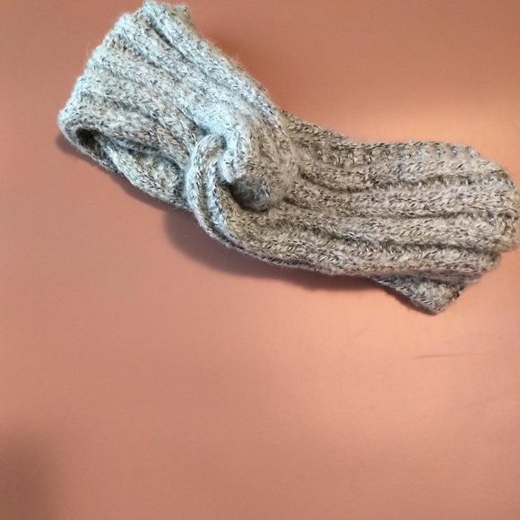 Fabletics Winter Bundle - Picture 3 of 3